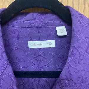 Lightweight unlined jacket in purple. Long sleeves.